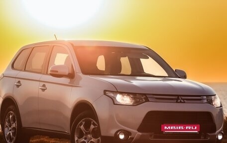 Mitsubishi Outlander III рестайлинг 3, 2014 год, 1 260 000 рублей, 10 фотография
