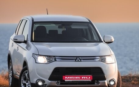 Mitsubishi Outlander III рестайлинг 3, 2014 год, 1 260 000 рублей, 8 фотография