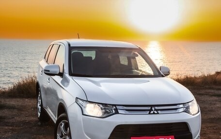 Mitsubishi Outlander III рестайлинг 3, 2014 год, 1 260 000 рублей, 40 фотография