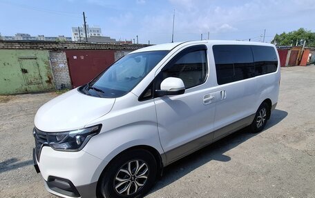 Hyundai H-1 II рестайлинг, 2021 год, 3 500 000 рублей, 2 фотография