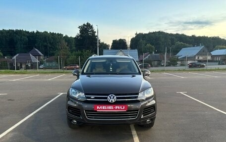 Volkswagen Touareg III, 2011 год, 2 300 000 рублей, 2 фотография