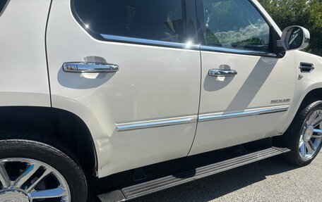 Cadillac Escalade III, 2013 год, 2 250 000 рублей, 17 фотография
