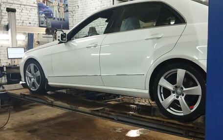 Mercedes-Benz E-Класс, 2012 год, 1 800 000 рублей, 6 фотография