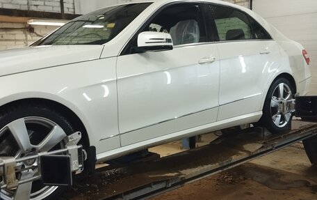 Mercedes-Benz E-Класс, 2012 год, 1 800 000 рублей, 5 фотография