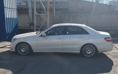 Mercedes-Benz E-Класс, 2012 год, 1 800 000 рублей, 4 фотография