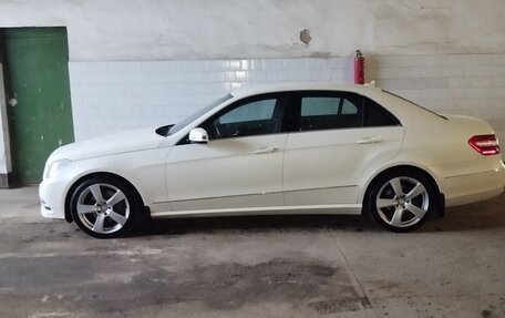 Mercedes-Benz E-Класс, 2012 год, 1 800 000 рублей, 10 фотография