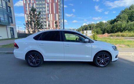 Volkswagen Polo VI (EU Market), 2013 год, 800 000 рублей, 2 фотография