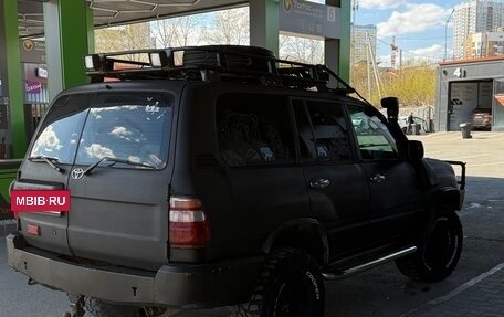 Toyota Land Cruiser 100 рестайлинг 2, 2004 год, 2 190 000 рублей, 9 фотография