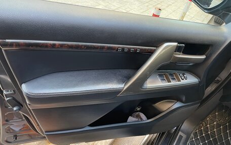 Toyota Land Cruiser 200, 2011 год, 2 990 000 рублей, 12 фотография