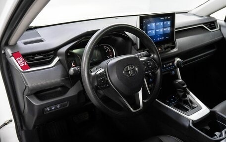 Toyota RAV4, 2021 год, 3 450 000 рублей, 10 фотография
