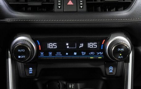 Toyota RAV4, 2021 год, 3 450 000 рублей, 21 фотография