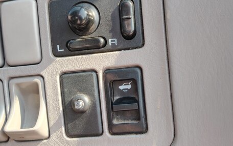 Nissan Liberty, 1999 год, 415 000 рублей, 18 фотография