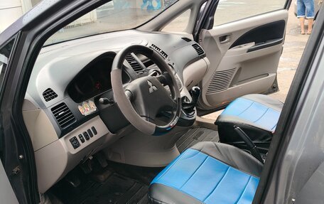 Mitsubishi Grandis, 2008 год, 630 000 рублей, 21 фотография