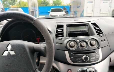 Mitsubishi Grandis, 2008 год, 630 000 рублей, 22 фотография