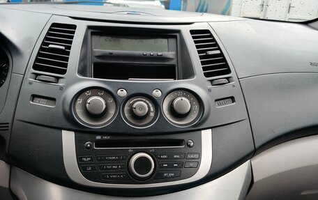 Mitsubishi Grandis, 2008 год, 630 000 рублей, 24 фотография