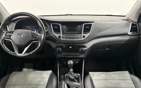 Hyundai Tucson III, 2018 год, 2 400 000 рублей, 13 фотография