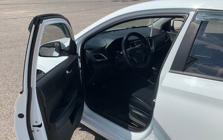 Hyundai Solaris II рестайлинг, 2019 год, 1 540 000 рублей, 5 фотография