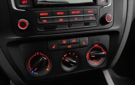 Volkswagen Jetta VI, 2015 год, 1 128 000 рублей, 16 фотография