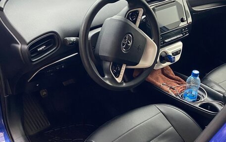 Toyota Prius IV XW50, 2018 год, 1 750 000 рублей, 3 фотография
