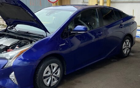 Toyota Prius IV XW50, 2018 год, 1 750 000 рублей, 5 фотография