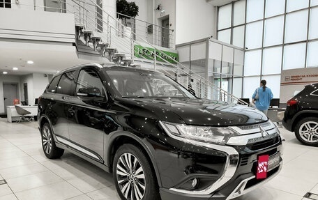 Mitsubishi Outlander III рестайлинг 3, 2019 год, 2 720 000 рублей, 5 фотография