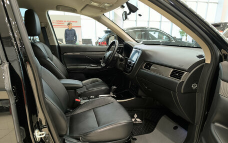 Mitsubishi Outlander III рестайлинг 3, 2019 год, 2 720 000 рублей, 15 фотография