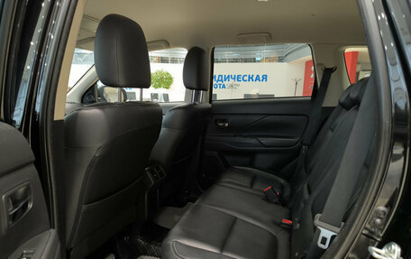 Mitsubishi Outlander III рестайлинг 3, 2019 год, 2 720 000 рублей, 16 фотография