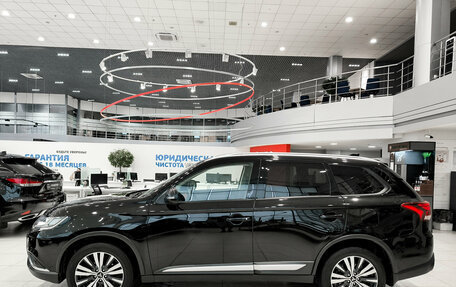 Mitsubishi Outlander III рестайлинг 3, 2019 год, 2 720 000 рублей, 12 фотография