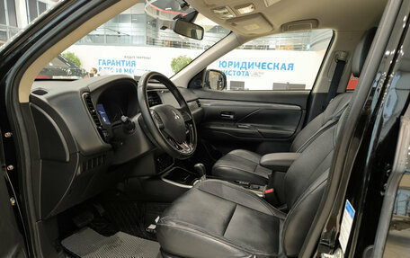 Mitsubishi Outlander III рестайлинг 3, 2019 год, 2 720 000 рублей, 20 фотография