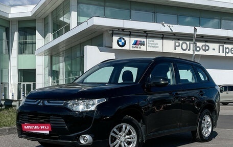 Mitsubishi Outlander III рестайлинг 3, 2013 год, 1 197 000 рублей, 2 фотография