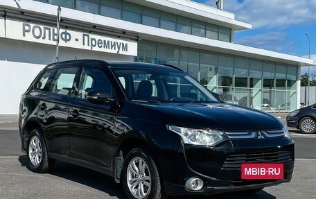 Mitsubishi Outlander III рестайлинг 3, 2013 год, 1 197 000 рублей, 4 фотография