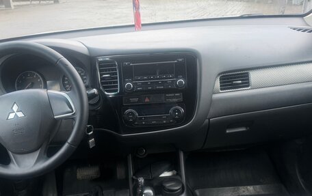 Mitsubishi Outlander III рестайлинг 3, 2014 год, 1 250 000 рублей, 6 фотография