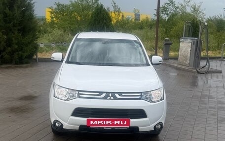 Mitsubishi Outlander III рестайлинг 3, 2014 год, 1 250 000 рублей, 4 фотография