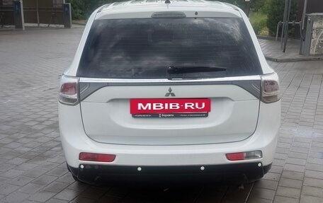 Mitsubishi Outlander III рестайлинг 3, 2014 год, 1 250 000 рублей, 5 фотография