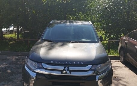 Mitsubishi Outlander III рестайлинг 3, 2018 год, 1 850 000 рублей, 1 фотография