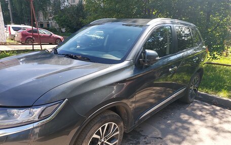 Mitsubishi Outlander III рестайлинг 3, 2018 год, 1 850 000 рублей, 3 фотография