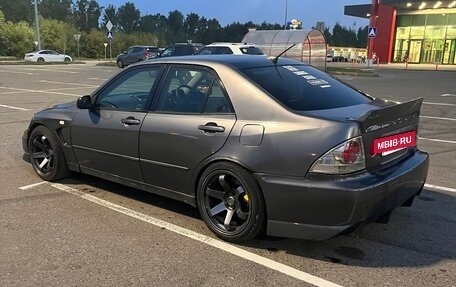 Toyota Altezza, 1999 год, 750 000 рублей, 2 фотография