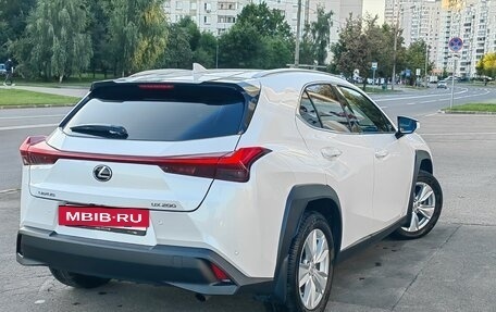 Lexus UX I, 2021 год, 3 450 000 рублей, 6 фотография