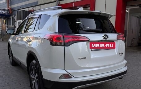 Toyota RAV4, 2016 год, 2 380 000 рублей, 2 фотография