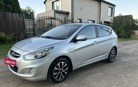Hyundai Solaris II рестайлинг, 2012 год, 890 000 рублей, 4 фотография