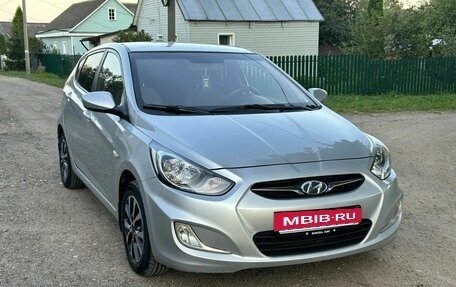 Hyundai Solaris II рестайлинг, 2012 год, 890 000 рублей, 3 фотография