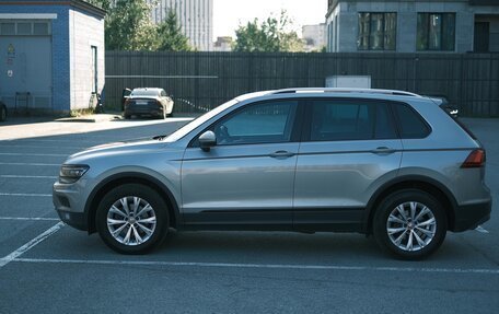 Volkswagen Tiguan II, 2017 год, 2 000 000 рублей, 2 фотография