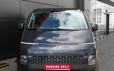 Hyundai Staria, 2021 год, 4 000 000 рублей, 3 фотография