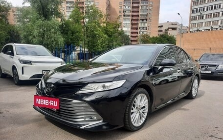 Toyota Camry, 2018 год, 2 350 000 рублей, 2 фотография