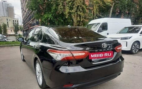 Toyota Camry, 2018 год, 2 350 000 рублей, 10 фотография