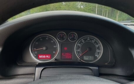 Volkswagen Passat B5+ рестайлинг, 2001 год, 460 000 рублей, 23 фотография