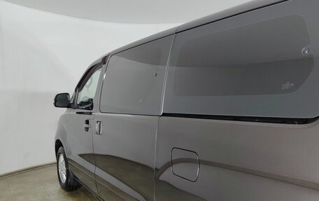 Hyundai H-1 II рестайлинг, 2018 год, 2 090 000 рублей, 22 фотография