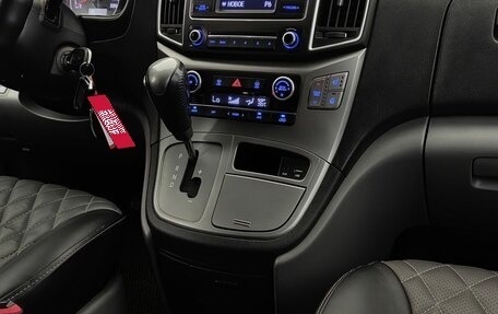 Hyundai H-1 II рестайлинг, 2018 год, 2 090 000 рублей, 11 фотография