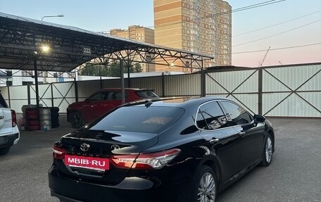 Toyota Camry, 2019 год, 2 800 000 рублей, 4 фотография