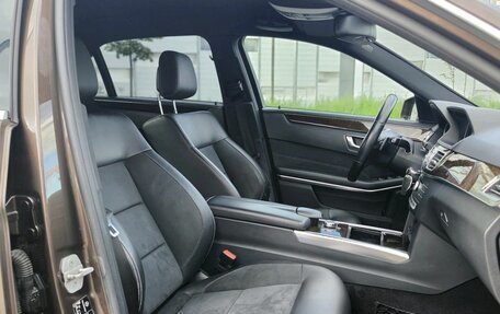 Mercedes-Benz E-Класс, 2015 год, 1 950 000 рублей, 24 фотография